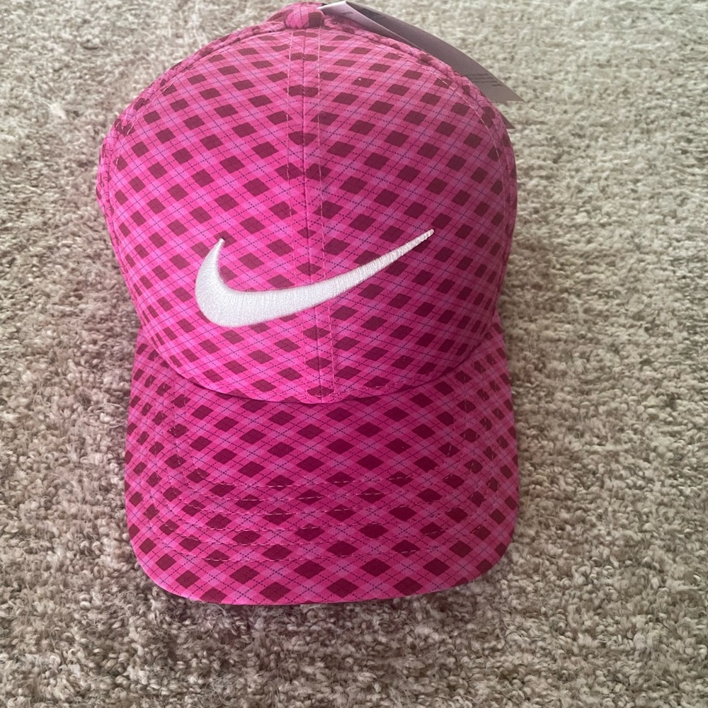 Nike golf hat.